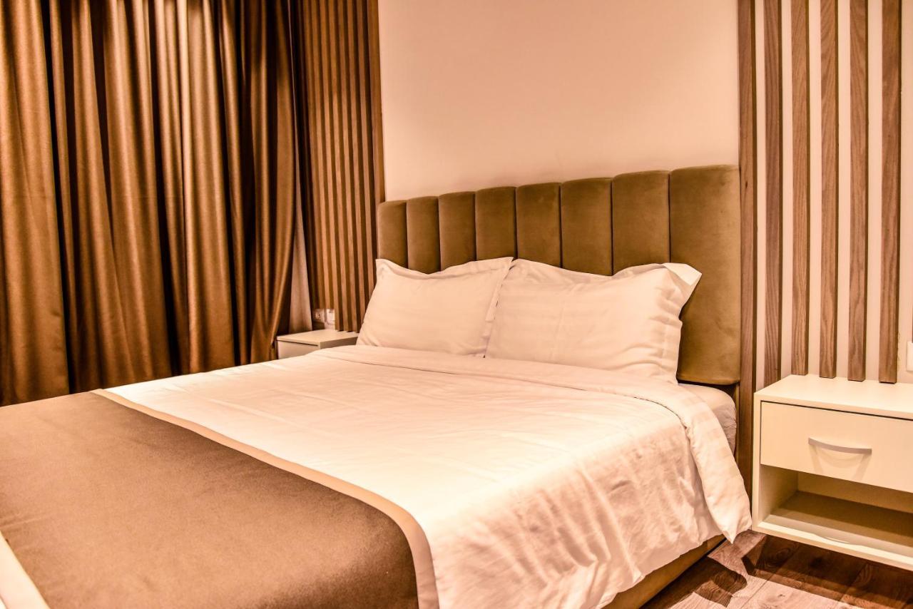 Vh Broadway Tirana Hotel Екстер'єр фото